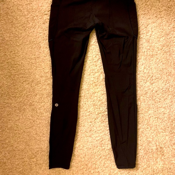 Like new Lululemon leggings - black, size 6